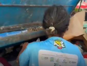 Catadora é flagrada dentro de caixa coletora em Salvador