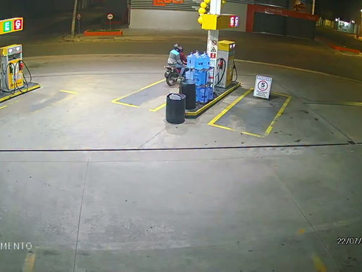 Dupla em motocicleta assalta posto de combustíveis durante a madrugada em Vitória da Conquista