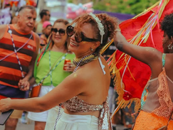 Bloco Fita Amarela celebra pós-carnaval em Vitória da Conquista com homenagem às mulheres