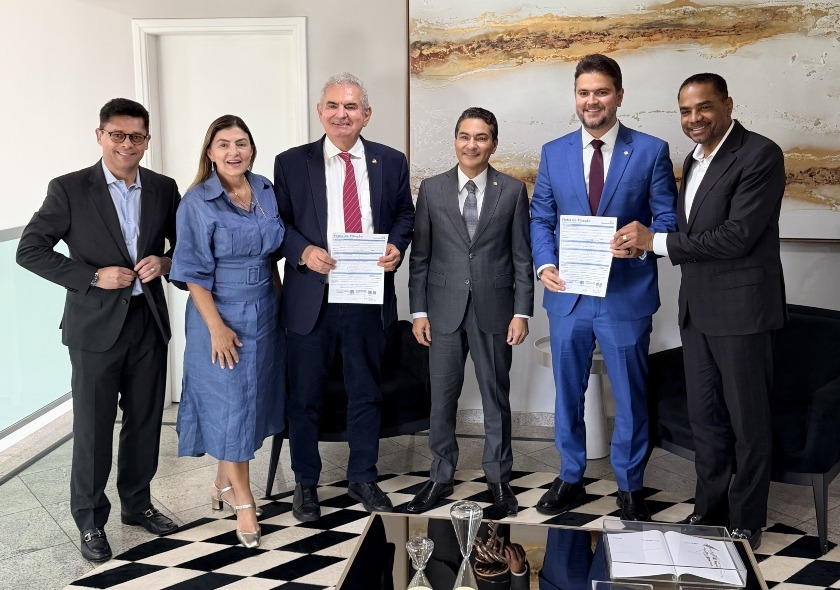 Ângelo Coronel e filhos oficializam filiação ao Republicanos em movimento estratégico para a legenda