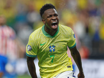 Vinicius Júnior é eleito melhor jogador do mundo e conquista seu primeiro The Best da FIFA