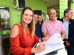 Sheila Lemos assina ordem de serviço de R$ 6,6 milhões para drenagem em Conquista