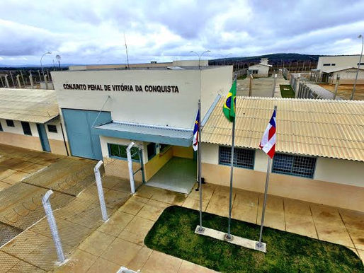 Visitante é preso ao tentar entrar no Conjunto Penal de Vitória da Conquista com mensagens de internos para facção