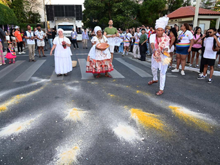 'Abertura dos Caminhos' marca início da Marcha do Orgulho LGBTQIA+ e reforça luta contra intolerância religiosa em Vitória da Conquista