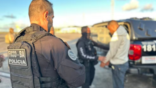 Casal preso na Bolívia por ligação com facção que atua em Conquista e Jequié é transferido para a Bahia