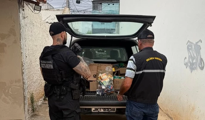Polícia Civil apreende medicamentos controlados e receituários durante operação em farmácia de Vitória da Conquista