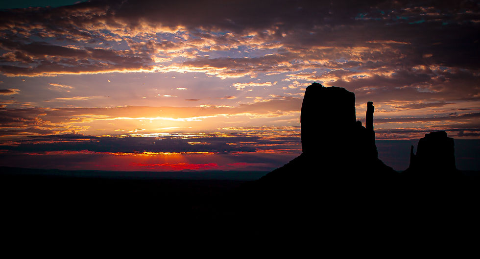 Sunrise Monument Valley.
