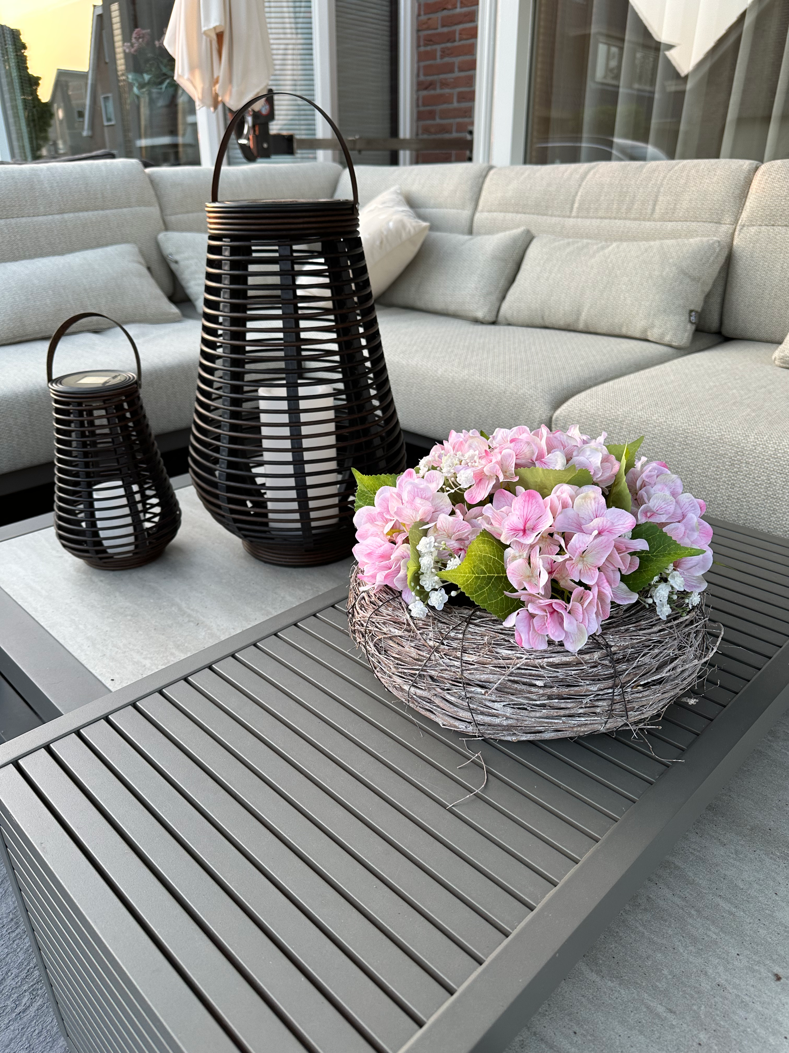 Buiten bakje met ZIJDEN roze hortensia’s ACTIE PRIJS €49,95 