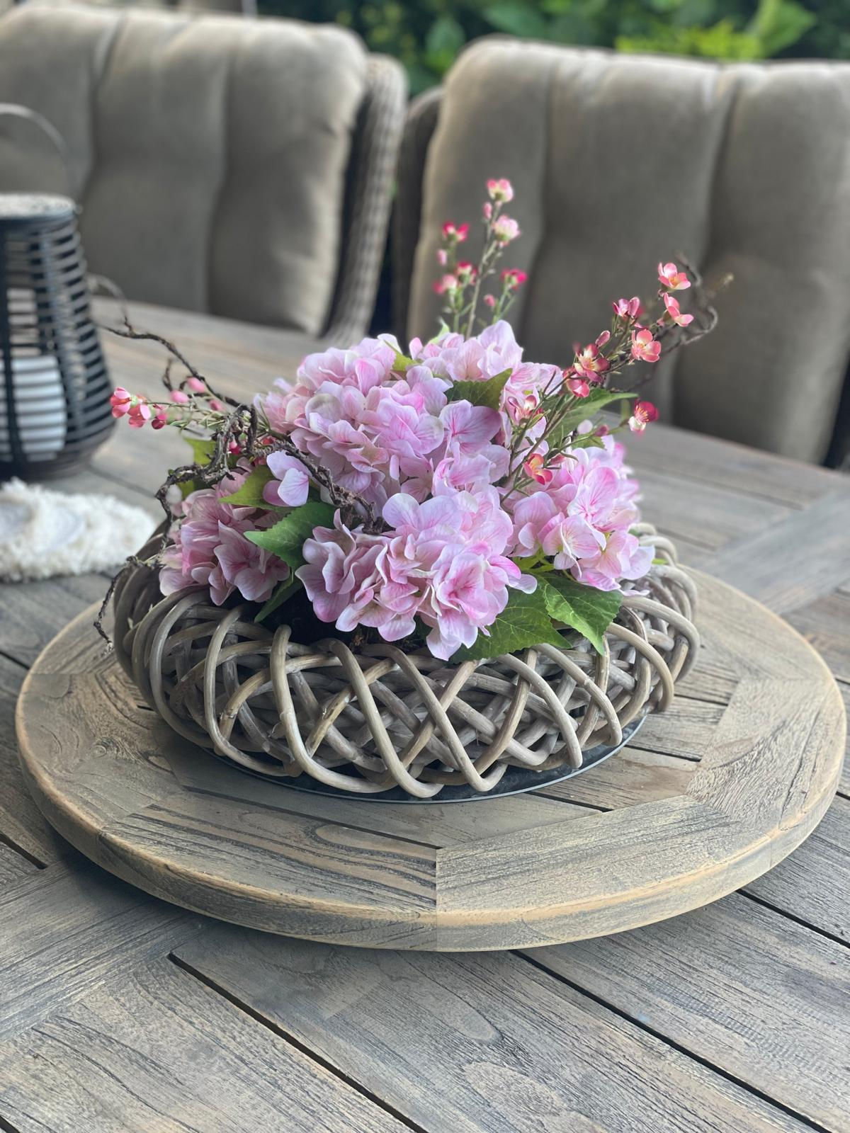 Buiten bakje met roze zijden hortensia’s (ACTIE PRIJS)