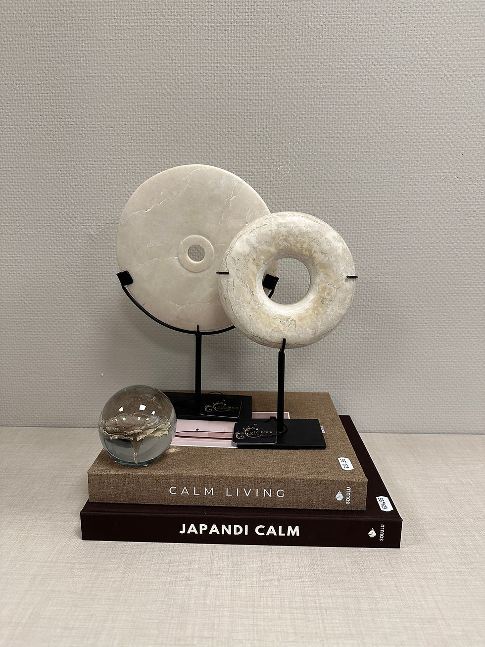 Thumbnail: Marmeren ornament op voet - small