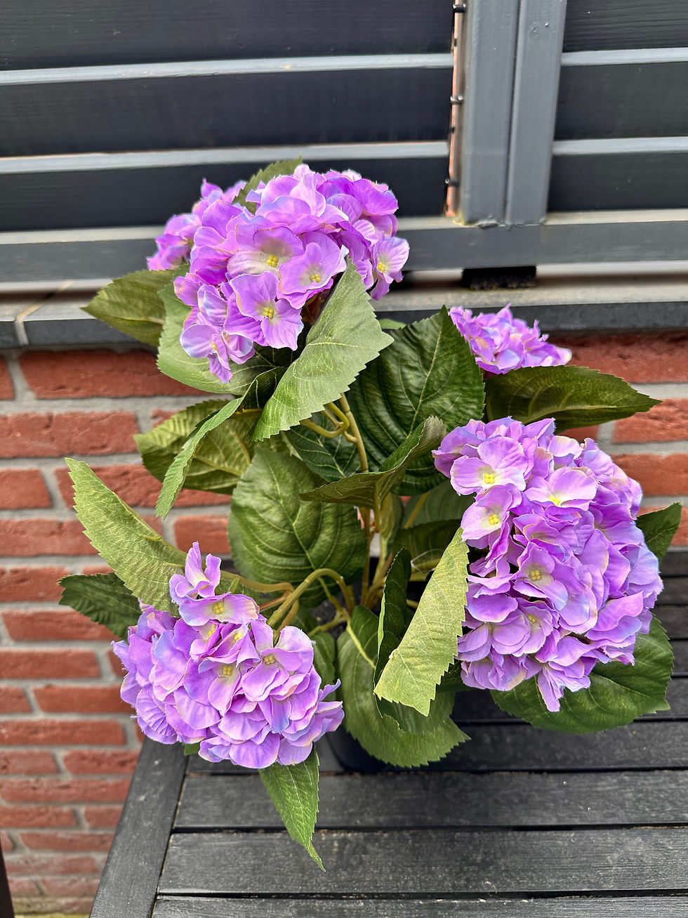 Thumbnail: Moederdag aanbieding 🎁 : “gewone” zijden hortensia in rieten mand 