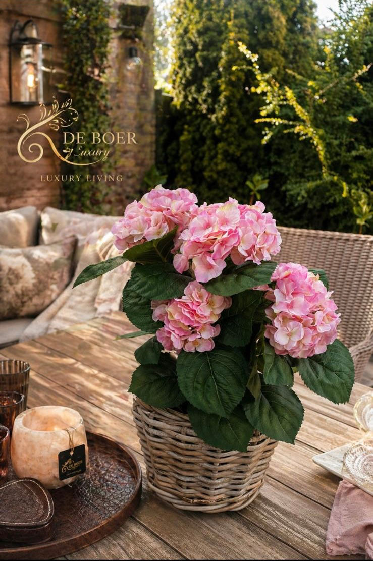 🎁 Moederdag aanbieding/ “gewone” zijden roze zijden hortensia met rieten mand 
