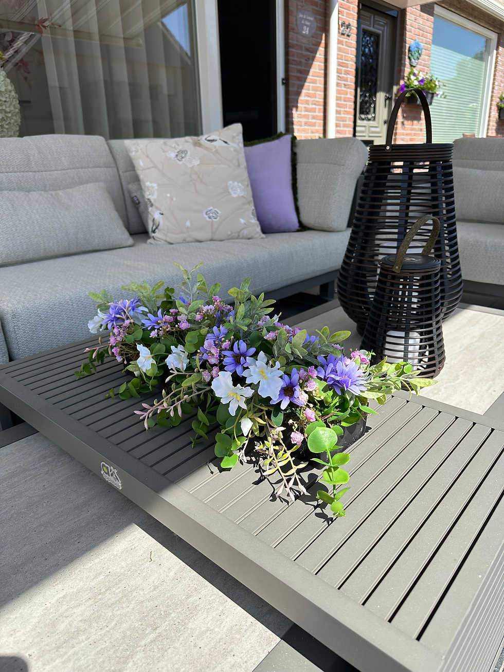 Thumbnail: Buiten bakje met zijden bloemen (actie prijs) 