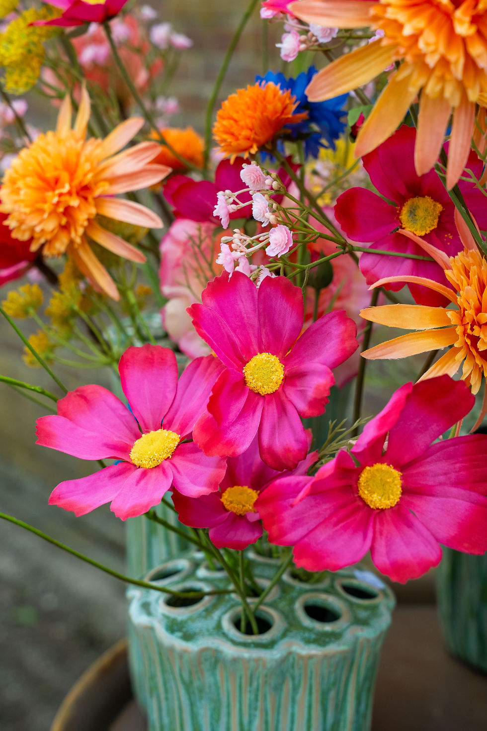 Thumbnail: Lotus vaas met zijdebloemen