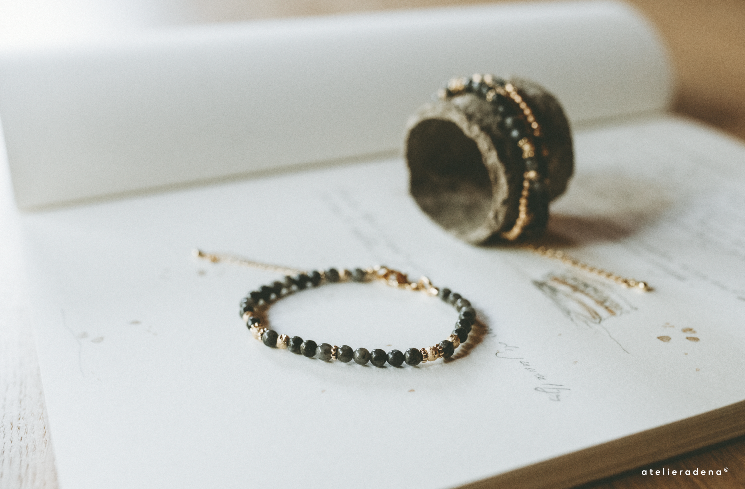 Lueur Cachée Story 05 | Labradoriet Pearl Bracelet
