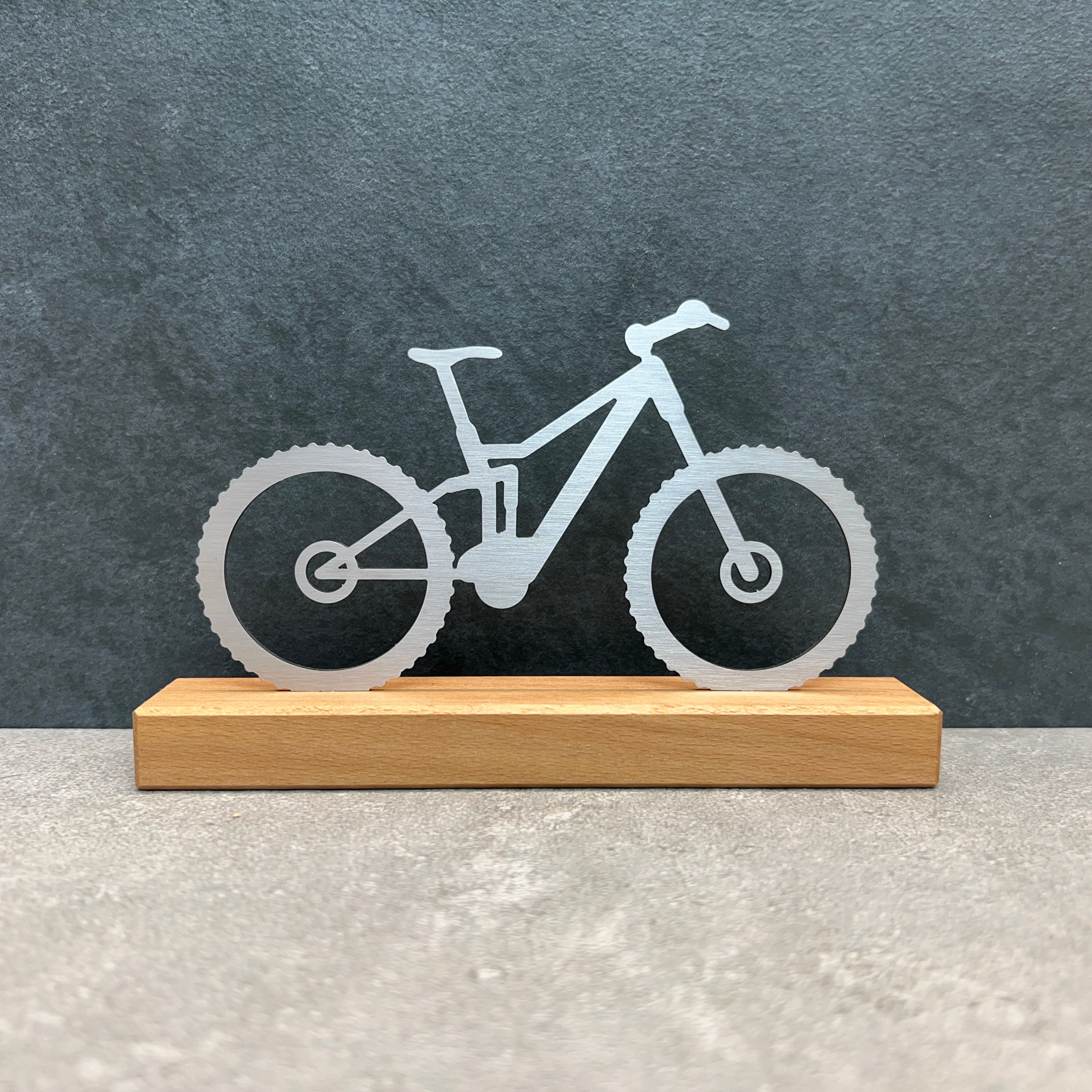 Mountainbike auf Holzsockel 15cm