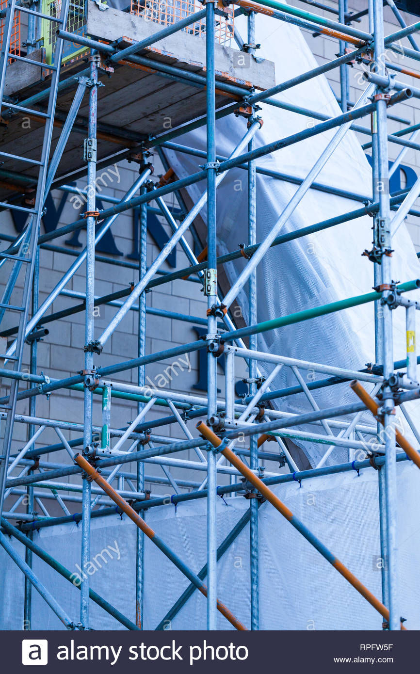 the-steel-scaffold-is-set-up-on-a-renova