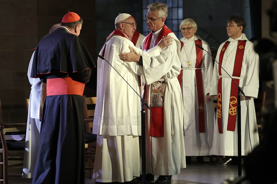 Pope Francis at Lund Cathedral for the joint commemoration of the reformation. Photo by the LWF.