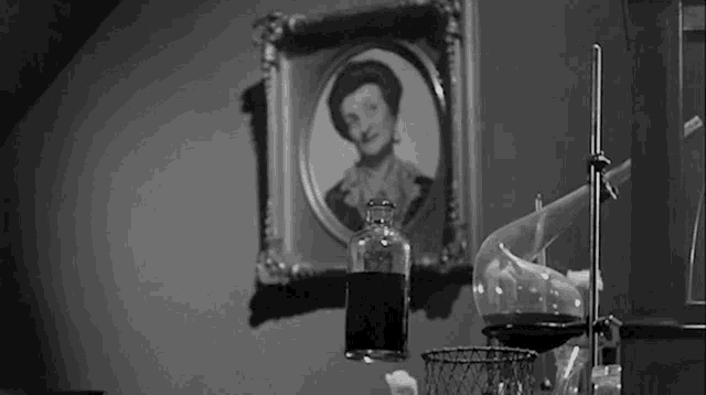 throw-bottle-the-invisible-man.gif