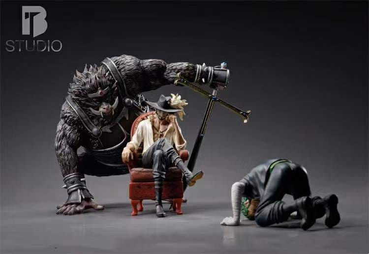 Thumbnail: Shichibukai Series 006 - Dracule Mihawk Resin One Piece Resin Statue