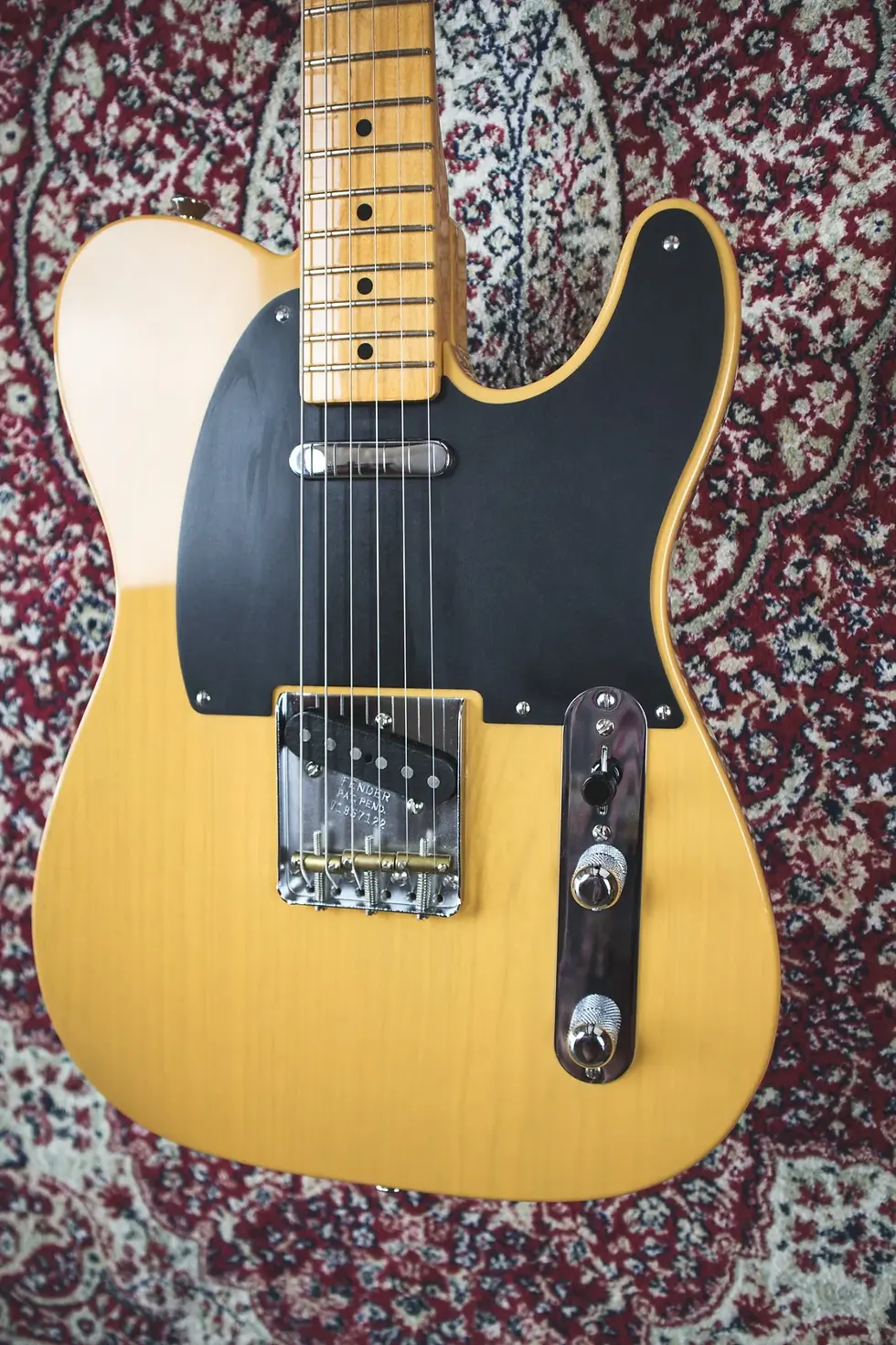 Thumbnail: Full body shot of Fender Original '50s Telecaster with maple neck and black pickguard