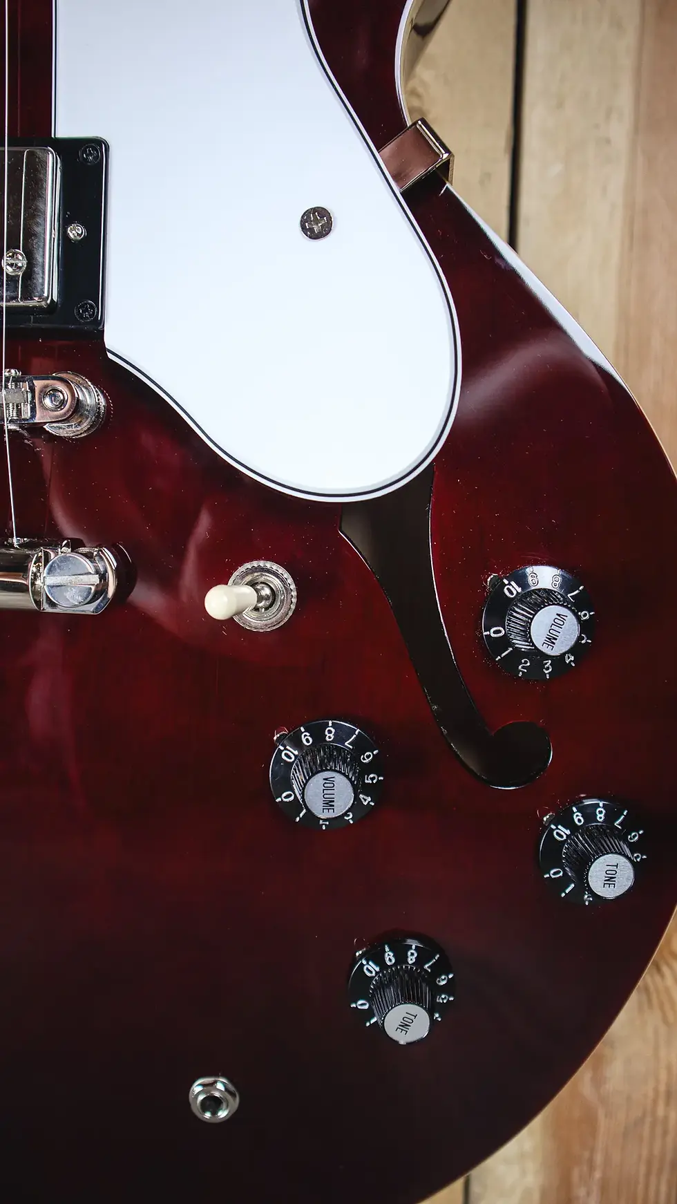 Thumbnail: Close-up of the 2022 Epiphone Riviera's volume and tone control dials.