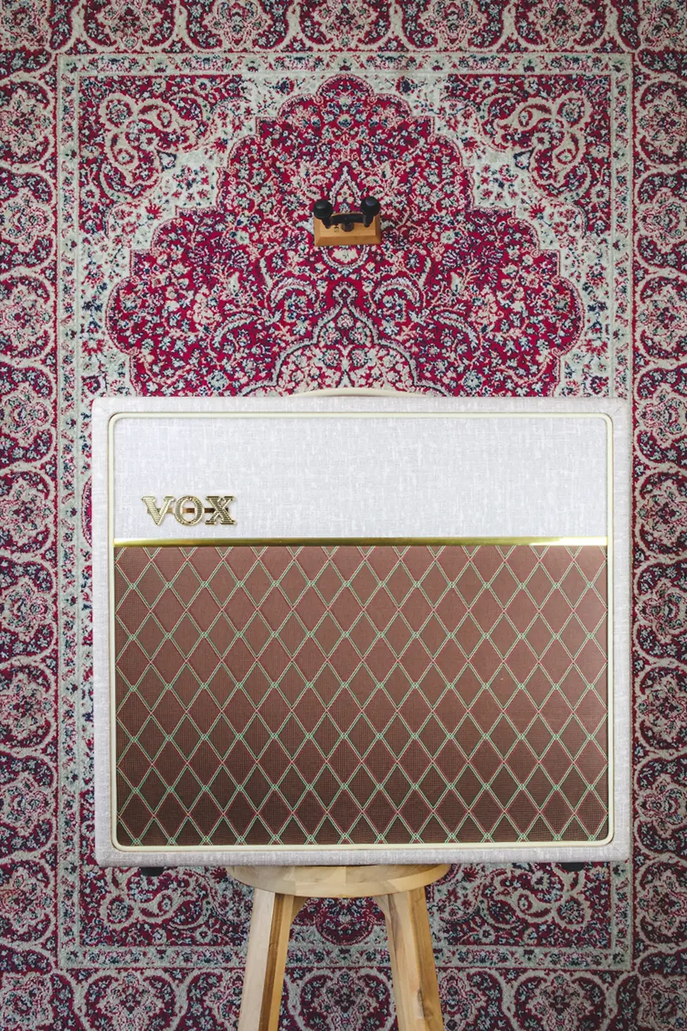 Straight-on front shot of VOX AC15HW1X against rug background