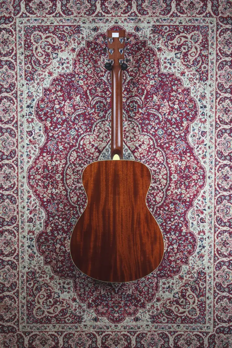 Full rear view of Yamaha FS820 showing mahogany grain