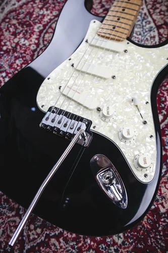 PRELOVED – 1994 Fender USA Stratocaster Deluxe Plus in Mystic