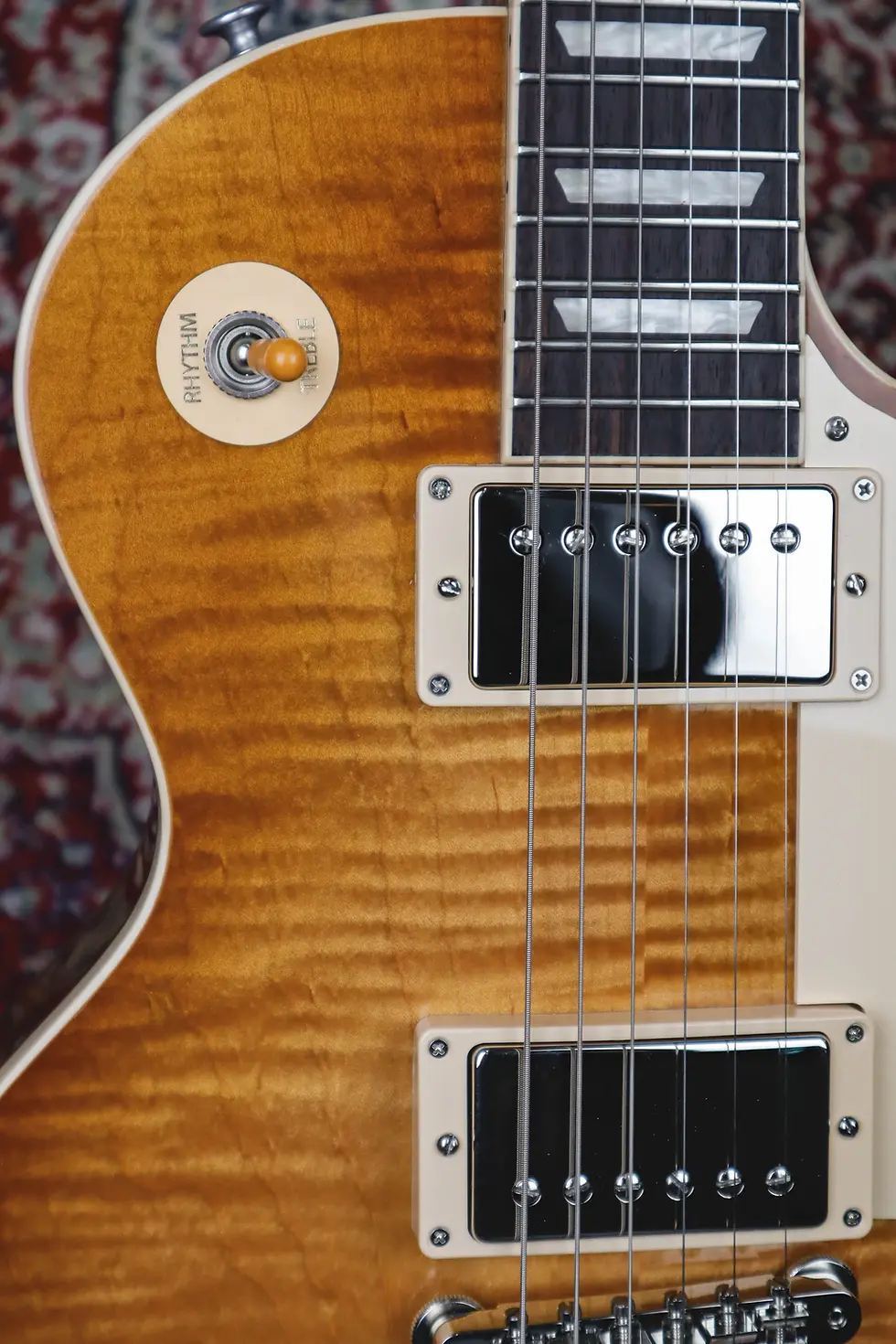 Thumbnail: Gibson Les Paul Standard 60s Sweetwater Exclusive figured maple top close up