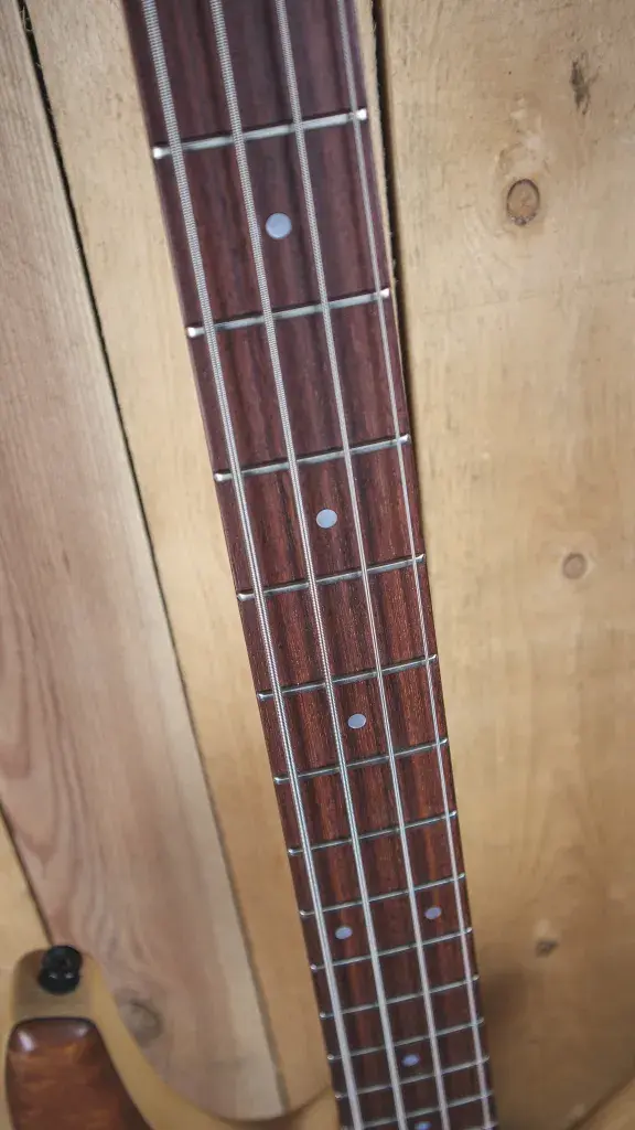 Thumbnail: Close-up of the neck and frets, highlighting the smooth fretboard and wood texture.
