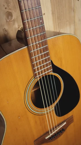 PRE-LOVED - Yamaha FG-180 Red Label - 1971 | The Woodshed Guitars