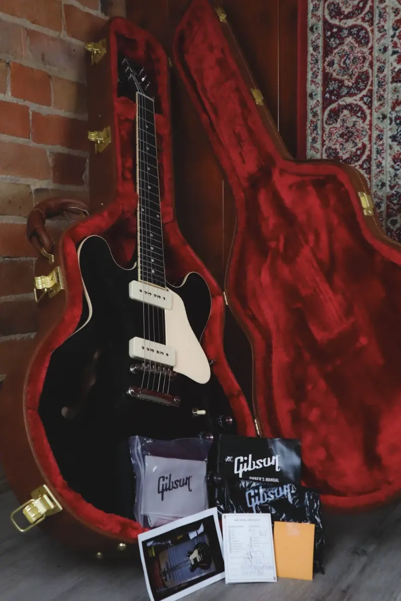 Thumbnail: Gibson ES-335 P90 Ebony 2022 in original hard case with paperwork