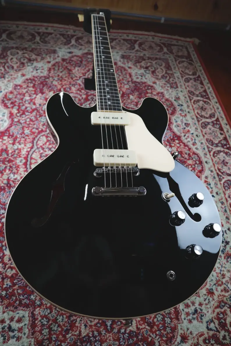 Thumbnail: Gibson ES-335 P90 Ebony 2022 angled front body shot