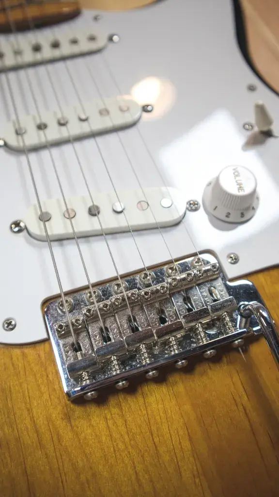 Thumbnail: Detailed shot of the bridge, showing the high-quality vintage-style hardware and pristine condition.