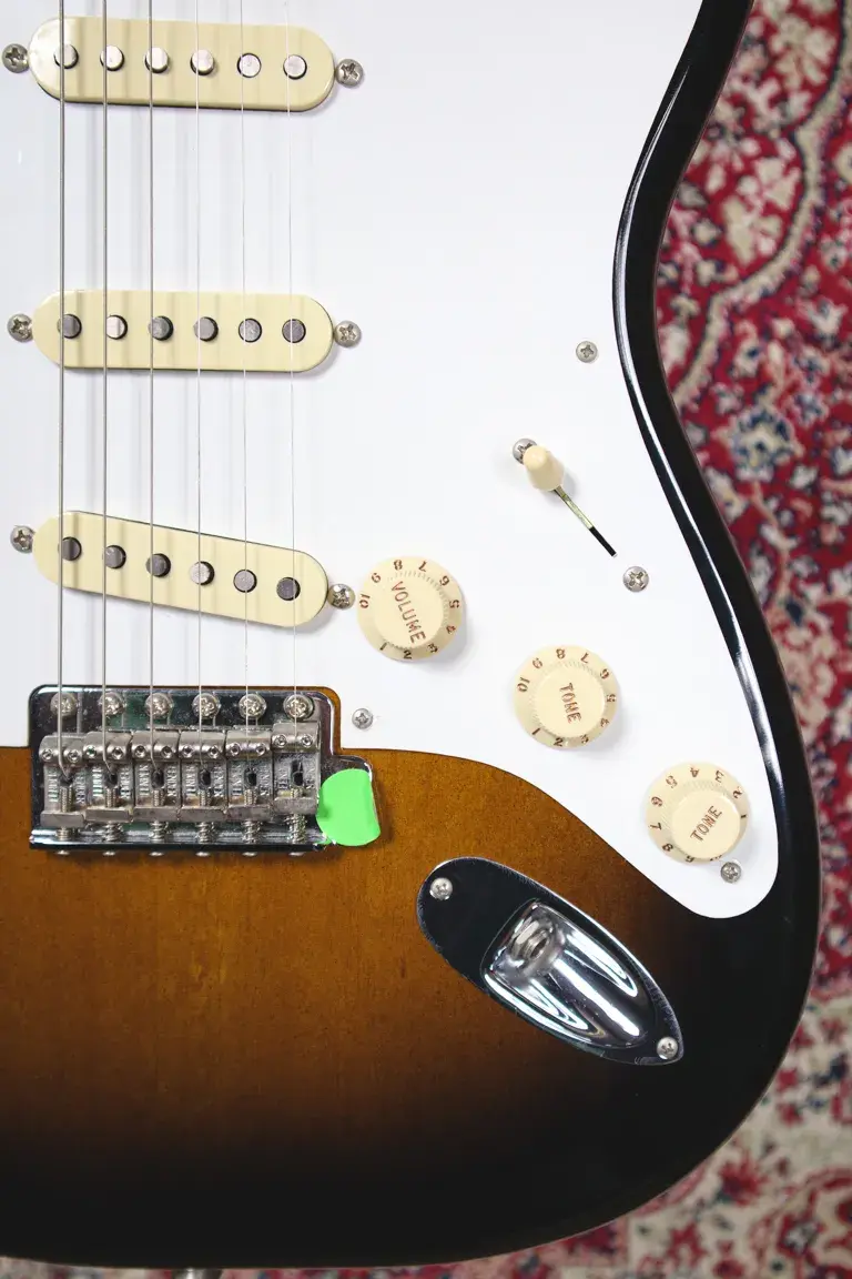 Thumbnail: Close-up of the volume and tone knobs on a 2018 Fender Classic Series ‘50s Stratocaster Lacquer, showing vintage-style cream