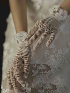 Moodboard : Regencycore gant dentelle