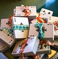 Moodboard Eléments Tarifés : cadeaux invités cartes à jeux