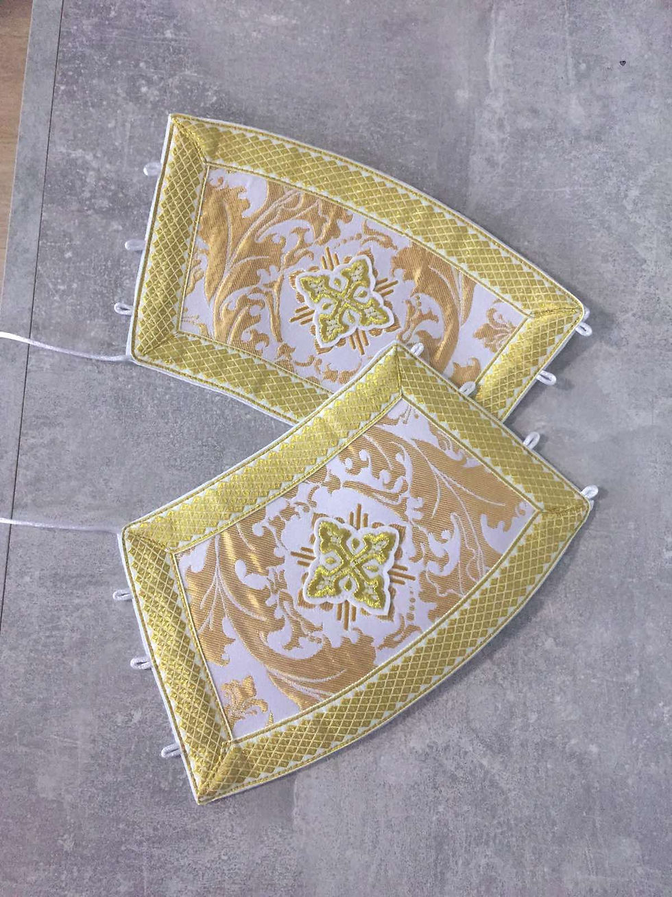 Thumbnail: White vestment for deacon - Stichar and orar in white-gold brocade
