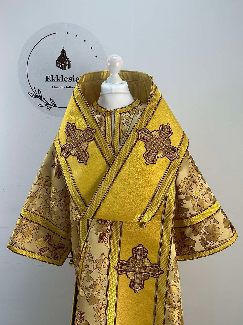Thumbnail: Bishop's vestment set in gold brocade - Vestment set for Archbishop