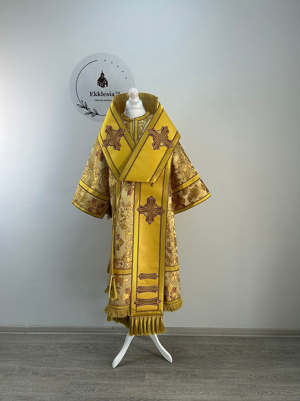 Thumbnail: Bishop's vestment set in gold brocade - Vestment set for Archbishop