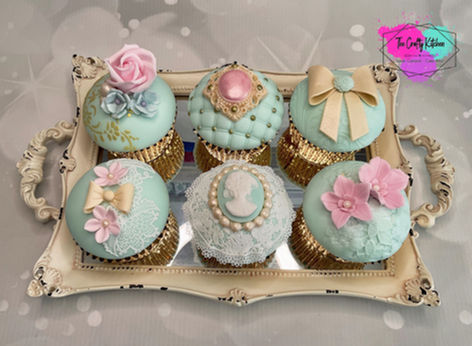 Vintage cupcakes, Elegant Cucpcakes, pretty cupcakes, cupcakes for ladies, birthday cupcakes, bespoke cupcakes.