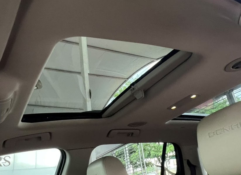 Miniatura: GMC Acadia Denali 2018