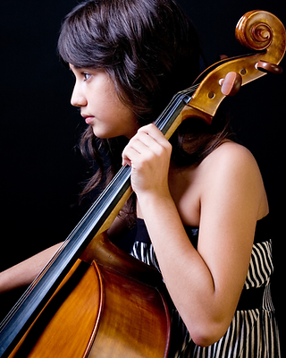 a girl playing the cello