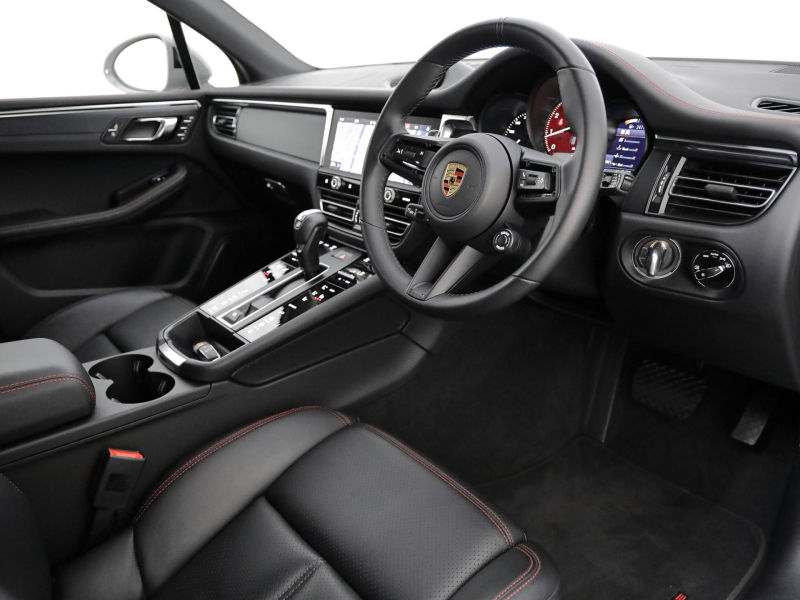 サムネイル： ポルシェ マカン GTS PDK スポーツクロノPKG