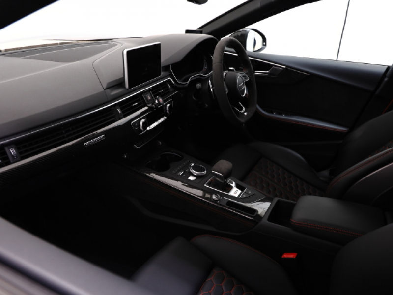 サムネイル： アウディRS5　スポーツバック2.9 4WD