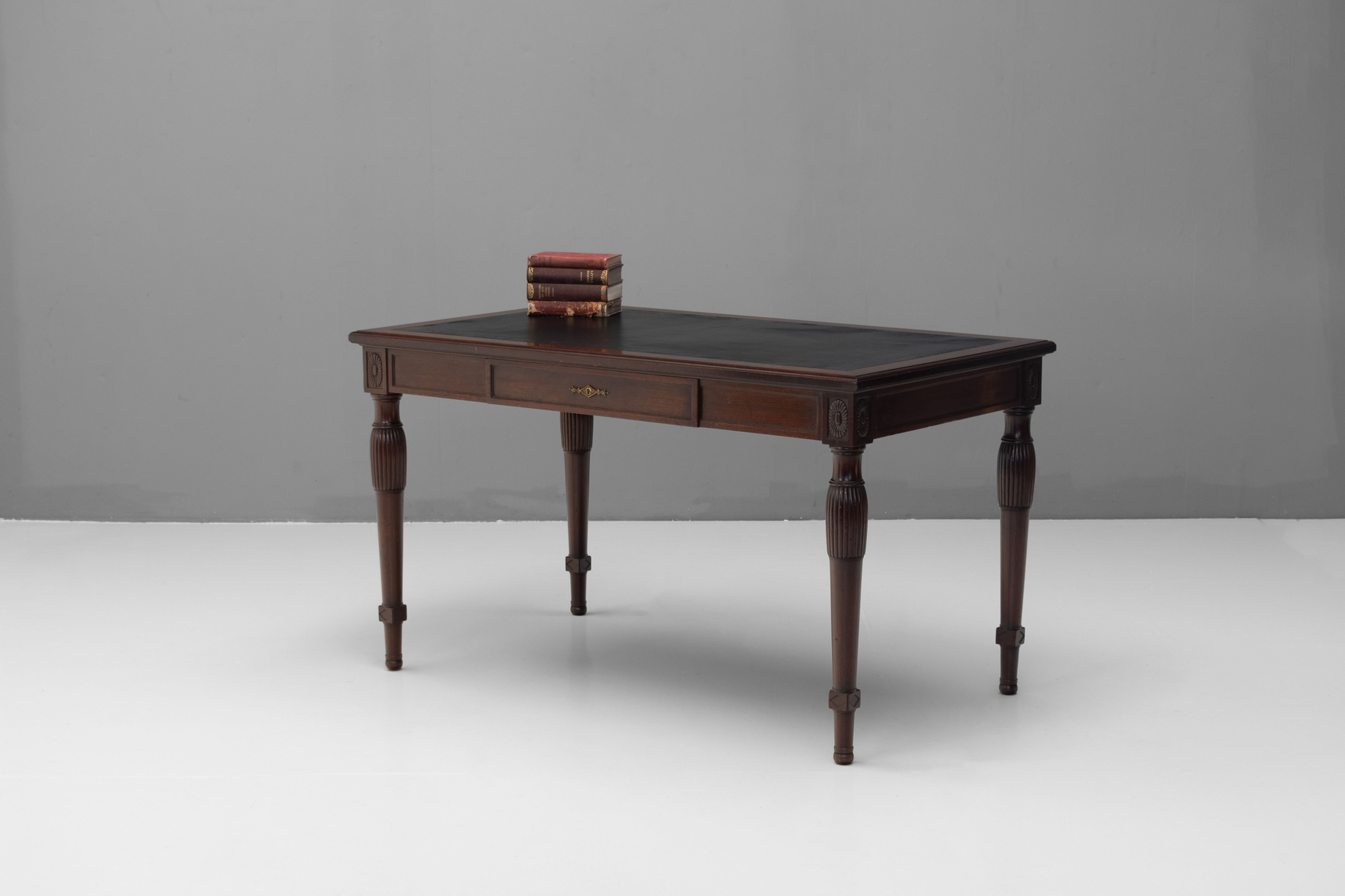 Writing table