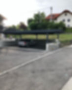 Avtomobilski nadstrešek za 3 avtomobile z nadkritim vhodom