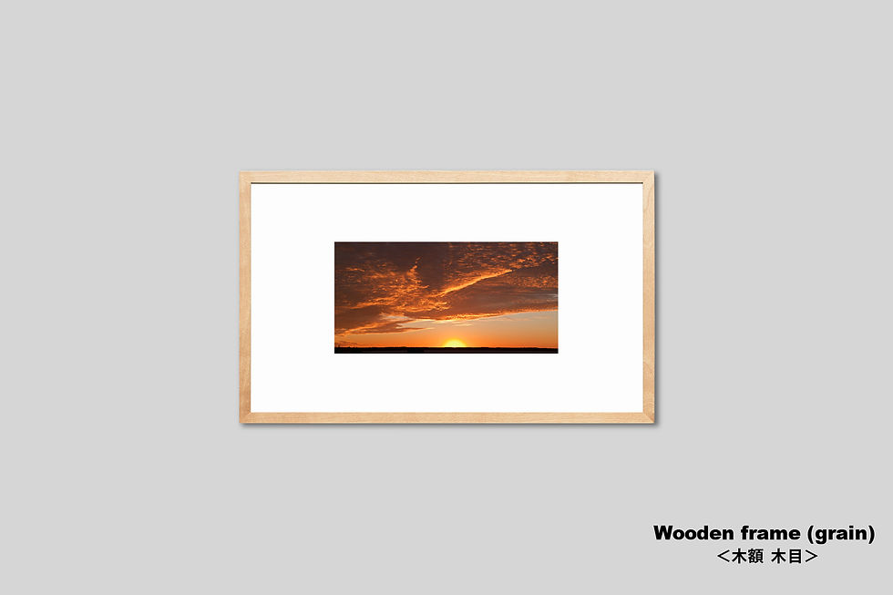 サムネイル： オーストラリア　ノーザンテリトリーの広大な大地に沈む太陽。