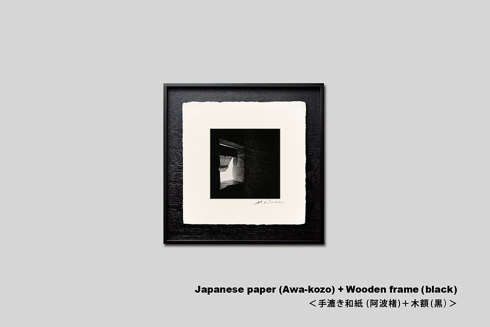 サムネイル： フランス　モンサンミッシェル　石造りの窓。